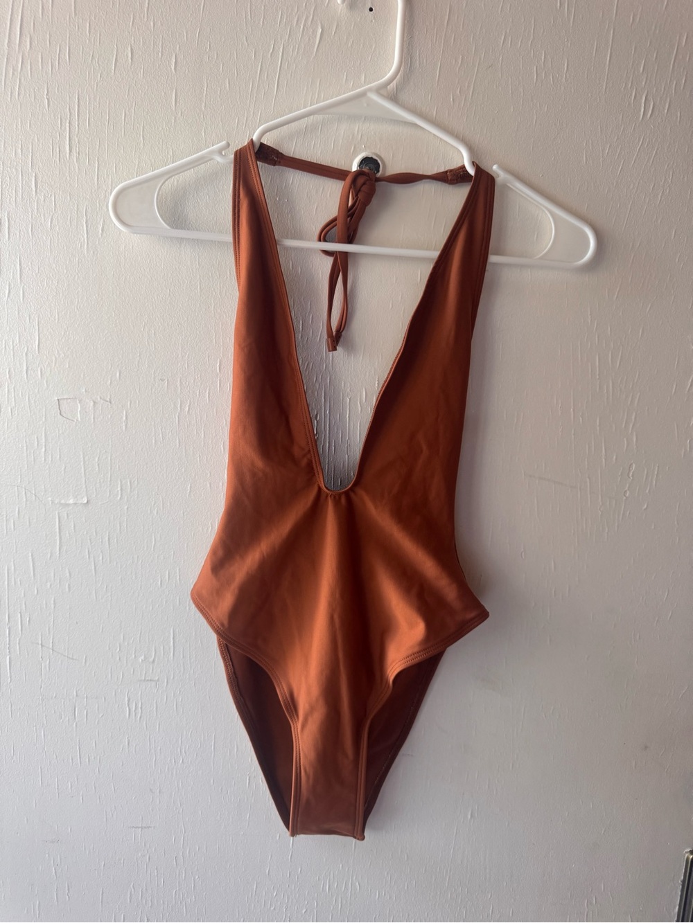 SKIMS ICONIC SWIM
Deep Plunge One Piece - Picture 3 of 9